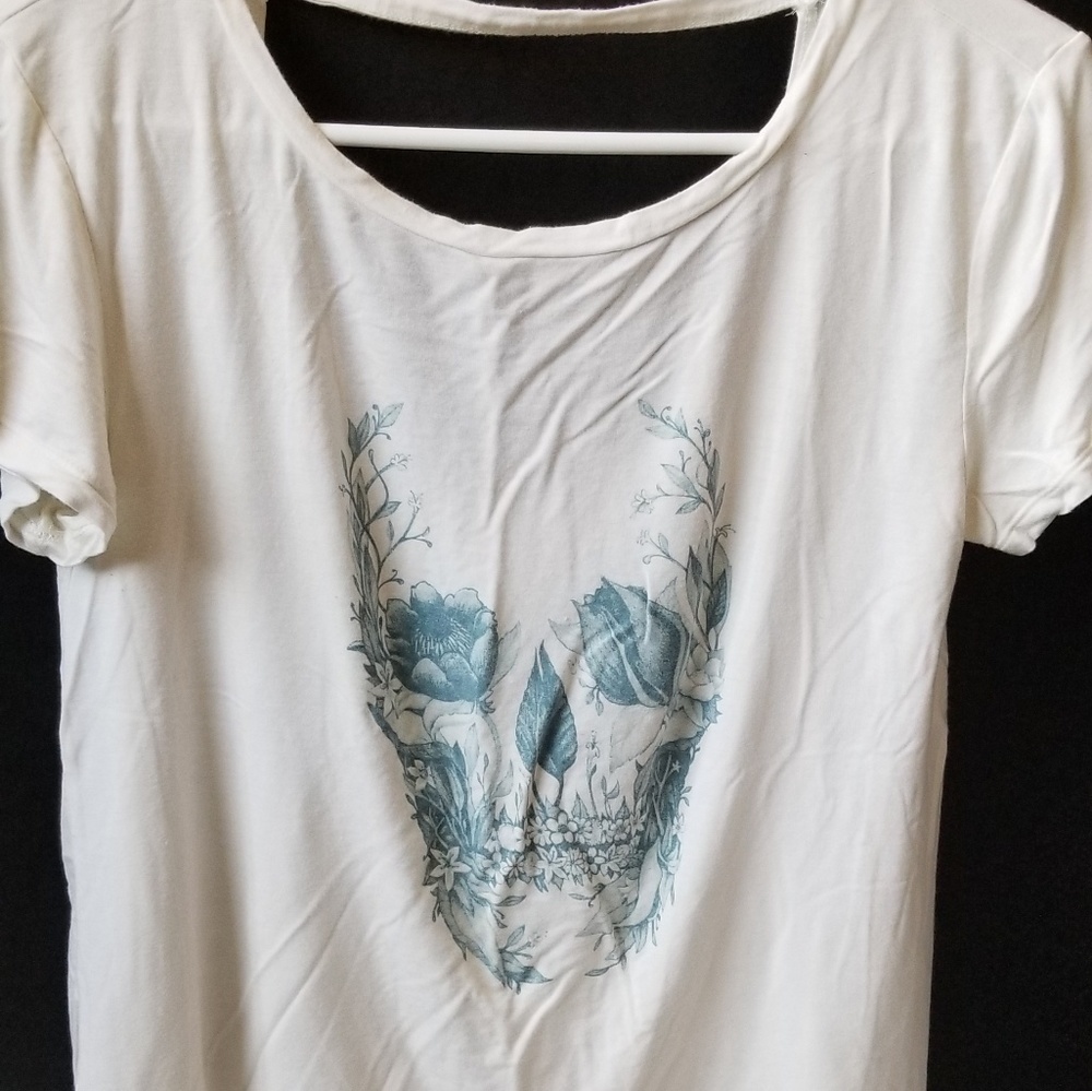 American eagle size small crop top skull shirt